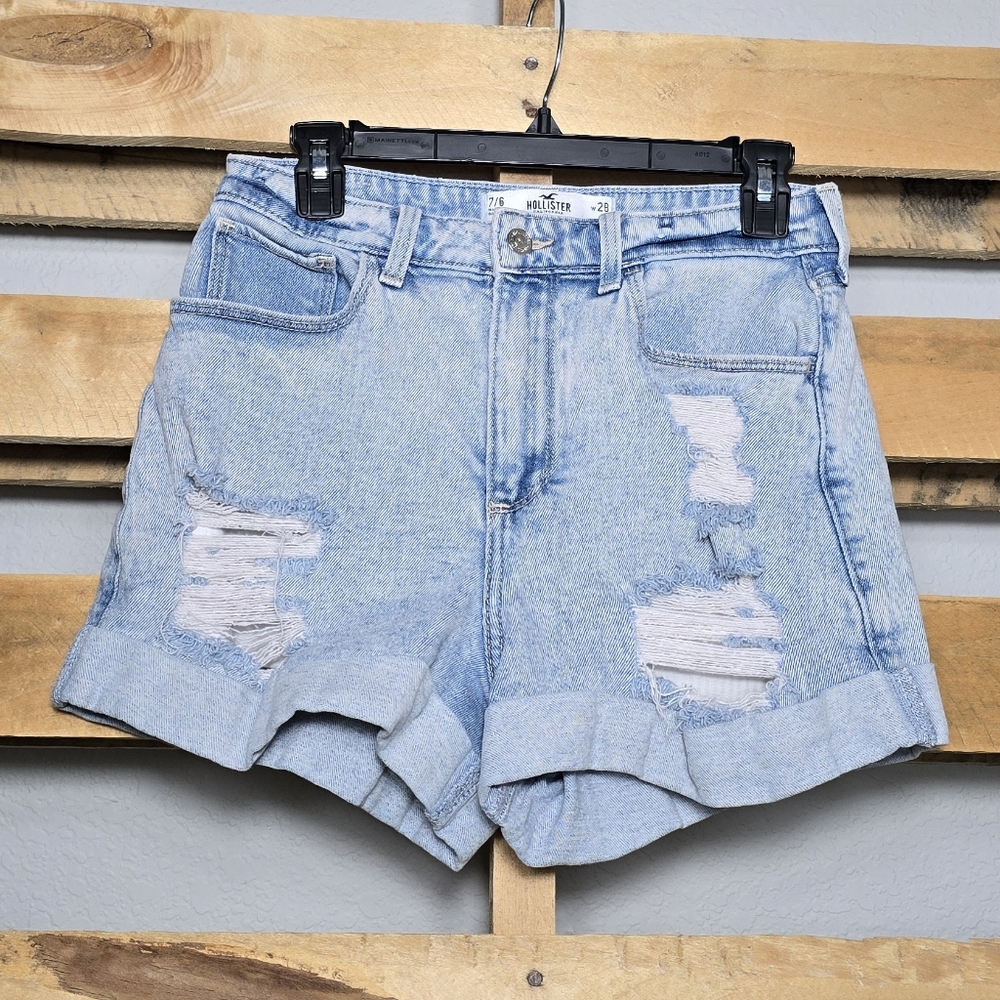 Denim Distressed Curvy High Rise Mom Shorts Size:7/6 W28